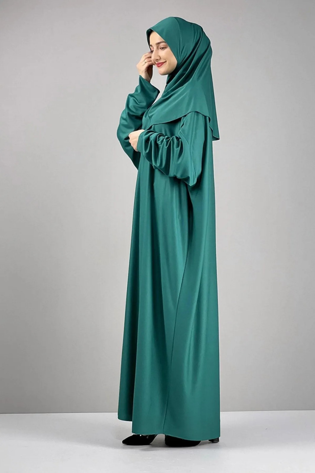 Tek Parça Başörtülü Kadın Namaz Elbisesi
