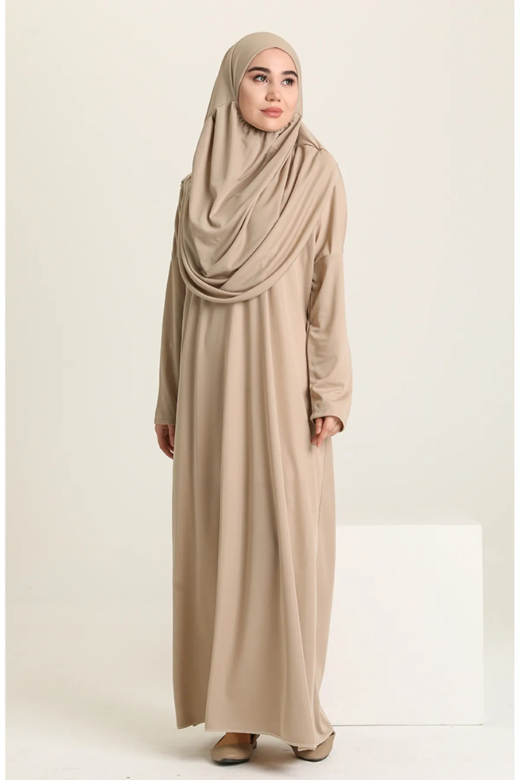 Tek Parça Başörtülü Kadın Namaz Elbisesi